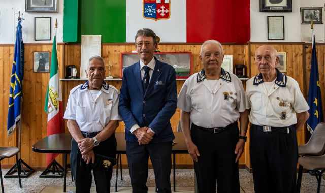 Bussole, fari, cartine, modellini: nel Porto un'antica associazione ha creato il "museo del mare"